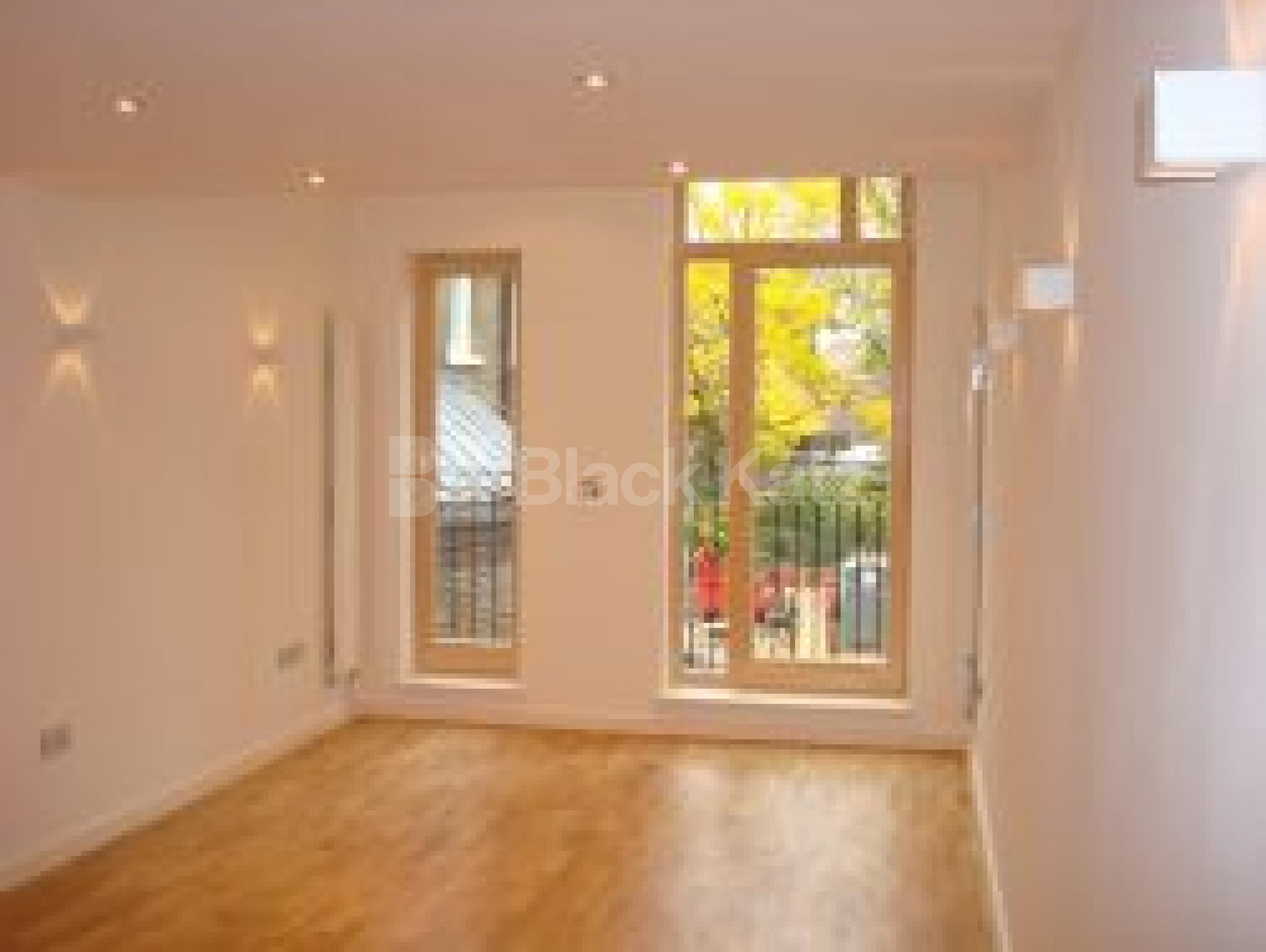 			MUST SEE !!!!!!!, 2 Bedroom, 1 bath, 1 reception House			 St Johns Way, Archway N19
